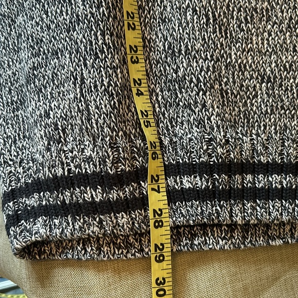 Windriver VGUC  grey and dark blue sweater. Could be unisex. - Picture 9 of 10